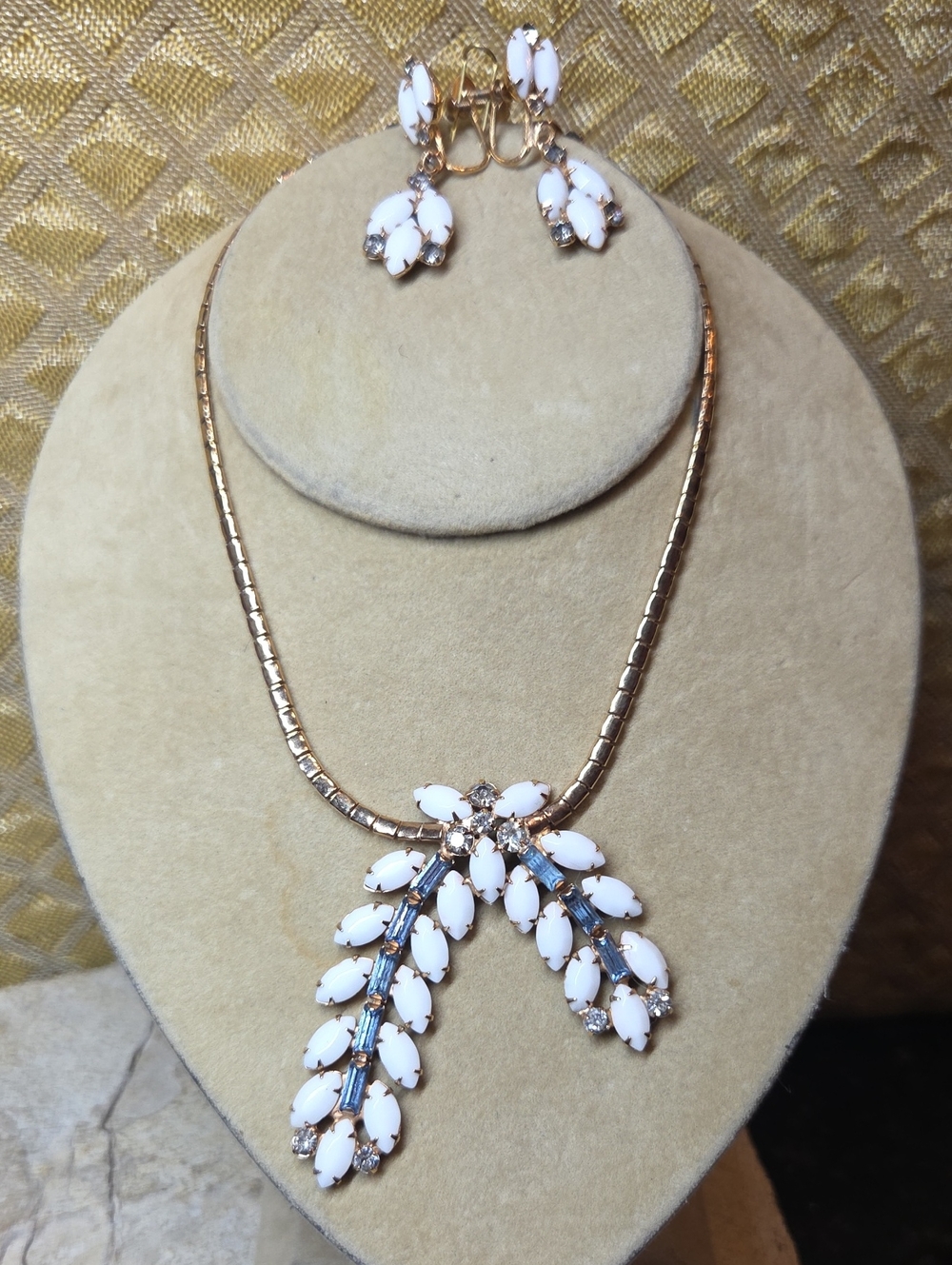 Vintage 1950's White & Gold Floral Pendant Necklace and Earrings Set
